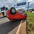 Fotos de Após colidir em caminhão carro capota na rodovia BR-376 e deixa mulher ferida em Maringá
