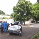 Fotos de Câmera de segurança registra caminhão invadindo preferencial e causando acidente em Maringá
