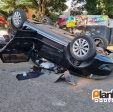 Fotos de Câmera registra imagens de colisão seguida de capotamento que deixou cinco feridos em Maringá