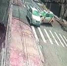 Câmera de segurança registrou acidente com viatura da Polícia Militar em Maringá Foto 1 Fotos de Câmera de segurança registrou acidente com viatura da Polícia Militar em Maringá