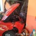 Fotos de Câmera flagra carro desgovernado invadindo loja em Sarandi; veja