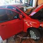 Fotos de Câmera flagra carro desgovernado invadindo loja em Sarandi; veja