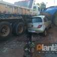 Fotos de Caminhão desgovernado atinge carro e destróI caçamba de entulho, em Sarandi