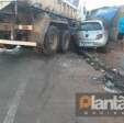 Fotos de Caminhão desgovernado atinge carro e destróI caçamba de entulho, em Sarandi