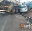 Fotos de Caminhão desgovernado atinge carro e destróI caçamba de entulho, em Sarandi