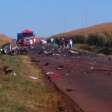 Fotos de Caminhão 'passa por cima' de palio em acidente