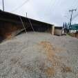 Carreta carregada com pedras tomba em rotatória da rodovia BR-376, em Maringá; veja o vídeo Foto 7 Fotos de Carreta carregada com pedras tomba em rotatória da rodovia BR-376, em Maringá; veja o vídeo