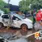 Fotos de Carro atinge poste e deixa passageira ferida em Maringá