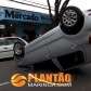 Carro capota após bater em veículo estacionado em Maringá Foto 6 Fotos de Carro capota após bater em veículo estacionado em Maringá