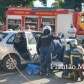 Fotos de Carro capota após colisão e duas pessoas ficam feridas no centro de Maringá