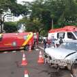 Fotos de Carro capota após colisão e duas pessoas ficam feridas no centro de Maringá