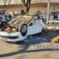 Fotos de Carro capota após colisão e duas pessoas ficam feridas no centro de Maringá