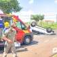 Carro capota após ser atingido por outro veículo em Maringá Foto 2 Fotos de Carro capota após ser atingido por outro veículo em Maringá