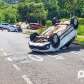 Carro capota após ser atingido por outro veículo em Maringá Foto 3 Fotos de Carro capota após ser atingido por outro veículo em Maringá