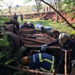 Carro com placas de Maringá, capota na região e deixa 4 pessoas feridas Foto 2 Fotos de Carro com placas de Maringá, capota na região e deixa 4 pessoas feridas