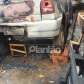 Fotos de Carro fica destruído após pegar fogo no quintal de residência em Sarandi
