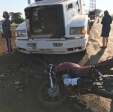 Fotos de Colisão frontal entre moto e carreta deixa casal ferido