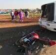 Fotos de Colisão frontal entre moto e carreta deixa casal ferido