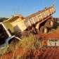 Criminoso joga caminhão em ribanceira para fugir da Polícia em Maringá Foto 4 Fotos de Criminoso joga caminhão em ribanceira para fugir da Polícia em Maringá