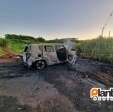 Homem é flagrado abandonando e colocando fogo em carro em Maringá; vídeo Foto 1 Fotos de Homem é flagrado abandonando e colocando fogo em carro em Maringá; vídeo