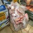 Fotos de Maringá; fiscalização apreende quase meia tonelada de carne imprópria para consumo em supermercado