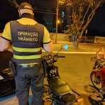 Fotos de Moto com mais de R$ 20 mil em multas e débitos é apreendida durante blitz em Maringá