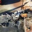 Fotos de Moto explode ao bater em caminhão durante acidente em Maringá, e piloto tem 60% do corpo queimado