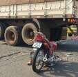 Fotos de Motociclista é socorrido em estado grave após colisão com carreta em Maringá