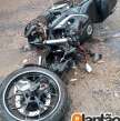Motociclista sofre ferimentos graves após colisão frontal com carro em Maringá Foto 3 Fotos de Motociclista sofre ferimentos graves após colisão frontal com carro em Maringá