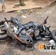Motociclista sofre ferimentos graves após colisão frontal com carro em Maringá Foto 5 Fotos de Motociclista sofre ferimentos graves após colisão frontal com carro em Maringá