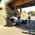 Motorista fica ferida após carro despencar de viaduto em Maringá Foto 4 Fotos de Motorista fica ferida após carro despencar de viaduto em Maringá