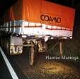 Motorista fica preso às ferragens após colisão de dois caminhões na PR-317, em Maringá Foto 4 Fotos de Motorista fica preso às ferragens após colisão de dois caminhões na PR-317, em Maringá