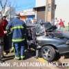 Fotos de Motorista fica preso entre ferragens após carro bater em poste, em Maringá