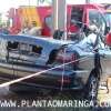 Fotos de Motorista fica preso entre ferragens após carro bater em poste, em Maringá