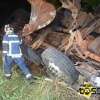 Fotos de Motorista morre após caminhão carregado de ração tombar