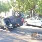 Fotos de Motorista tomba carro após bater em três veículos estacionados, em Maringá