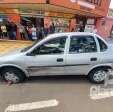 Fotos de Motorista tomba carro após bater em três veículos estacionados, em Maringá