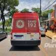 Fotos de Motorista tomba carro após bater em três veículos estacionados, em Maringá
