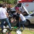 Mulher fica com pé preso em ferragens após acidente entre moto e carro, em Maringá Foto 6 Fotos de Mulher fica com pé preso em ferragens após acidente entre moto e carro, em Maringá