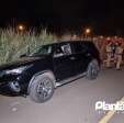 Suspeita de corpo dentro de caminhonete de luxo encontrada abandonado em matagal mobiliza equipes da PM em Maringá Foto 8 Fotos de Suspeita de corpo dentro de caminhonete de luxo encontrada abandonado em matagal mobiliza equipes da PM em Maringá