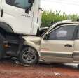 Fotos de Três pessoas ficam feridas após colisão entre carro e um caminhão na PR-323 entre Doutor Camargo e Água Boa