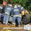 Fotos de Três pessoas ficam feridas após veículos baterem e capotarem em Maringá