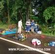 Fotos de Três pessoas ficam feridas após veículos baterem e capotarem em Maringá