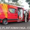 Fotos de Veículo avança sinal de pare, bate em outro carro e capota em Maringá