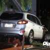 Fotos de Vídeo: câmera de segurança registra carro atingindo poste em Maringá