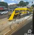 Fotos de Vídeo: imagem mostra momento em que caminhão atinge ponto de ônibus, em Maringá