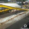 Fotos de Vídeo: imagem mostra momento em que caminhão atinge ponto de ônibus, em Maringá