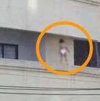 Vídeo mostra criança brincando em sacada de prédio em Maringá Foto 1 Fotos de Vídeo mostra criança brincando em sacada de prédio em Maringá