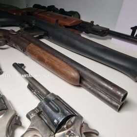 Dono de disk cerveja é preso com oito armas de fogo em Maringá Foto 4 Fotos de Dono de disk cerveja é preso com oito armas de fogo em Maringá