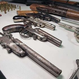 Dono de disk cerveja é preso com oito armas de fogo em Maringá Foto 6 Fotos de Dono de disk cerveja é preso com oito armas de fogo em Maringá